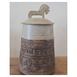 Handmade Stoneware Hugnad heiine er dagley gjestebod Lidded Jar (Signed) (1997) (Norway)