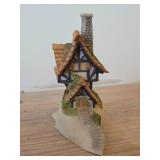 5' 1988 Heirloom Tradition Ceramic House Sculpture - Conche Condo #H3525 (Korea)
