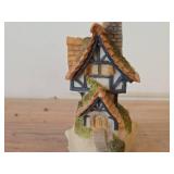 5' 1988 Heirloom Tradition Ceramic House Sculpture - Conche Condo #H3525 (Korea)