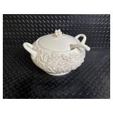 Gibson Grand Leaf Tureen and lid with ladle
