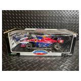 GreenLight IndyCar Series Danica Patrick 1/18 Die-Cast Car Garage Edition