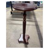 BomBay outlet Round Pedestal Plant stand  with Turned Column and Scalloped Base - Classic Style number 094