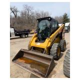 CAT 262D vertical-lift skid steer loader