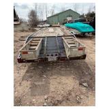 1989 Tandem-axle flatbed equipment trailer