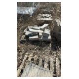 (92) Pallets  flagstone, retaining wall bricks, pavers, steps, wall caps