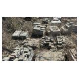 (92) Pallets  flagstone, retaining wall bricks, pavers, steps, wall caps