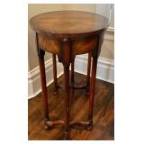 UBR1 - Oval End Table - Vintage with Drawer and Extendable Sides