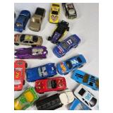 Vintage Hot Wheels Mattel Carry Case Die Cast Car Lot Racing Toy Storage Box