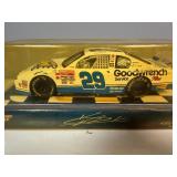 NASCAR WINNERS CIRCLE Kevin Harvick #29 1/24 Die Cast