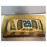 NASCAR WINNERS CIRCLE Kevin Harvick #29 1/24 Die Cast