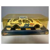 NASCAR WINNERS CIRCLE Kevin Harvick #29 1/24 Die Cast