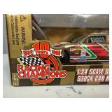 NASCAR RACING CHAMPIONS 1989-1999 Terry Labonte #5 Gold Cornflakes 1:24 Die Cast
