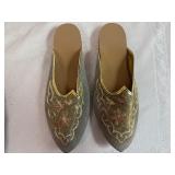 Traditional South Asian Ornate Shoes with Intricate Embroidery ~ Size 8 1/2 US