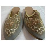 Traditional South Asian Ornate Shoes with Intricate Embroidery ~ Size 8 1/2 US