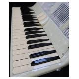 VINTAGE ITALIAN SALANTI PIANO ACCORDION WITH HARD CASE