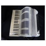 VINTAGE ITALIAN SALANTI PIANO ACCORDION WITH HARD CASE