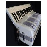 VINTAGE ITALIAN SALANTI PIANO ACCORDION WITH HARD CASE