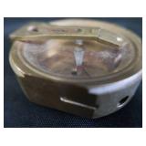 ANTIQUE ? VINTAGE ?  BRASS BRUNTON STYLE CUMPASS.
