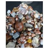LARGE LOT OF POLISHED AGATES