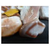 LARGE LOT OF POLISHED AGATES