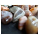 LARGE LOT OF POLISHED AGATES