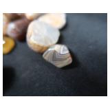 LARGE LOT OF POLISHED AGATES