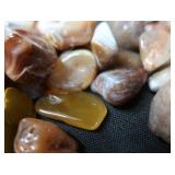 LARGE LOT OF POLISHED AGATES