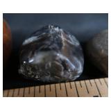 LARGE LOT OF POLISHED AGATES