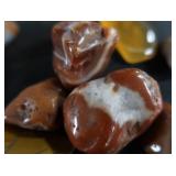 LARGE LOT OF POLISHED AGATES