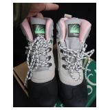 NIB WOMENS BOOTS / SQUIRT GUNS