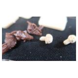 VINTAGE HEROQUEST MINIS/ FURNITURE / WEAPONS AND MORE