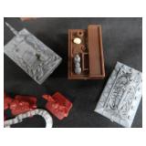 VINTAGE HEROQUEST MINIS/ FURNITURE / WEAPONS AND MORE