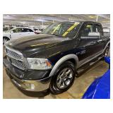 2016 Ram 1500 Laramie 4x4 Crew Hemi V8