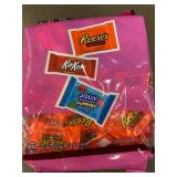 Reese's, Kit Kat & Jolly Rancher Gummies Minis Candy Assortment - 30 OZ Bag
