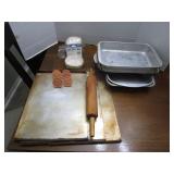 Bakeware  1 covered cake pan  N...