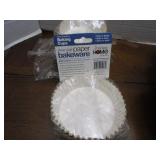 Bakeware  1 covered cake pan  N...