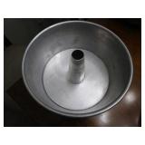 Bakeware  2 Bundt cake pans, 1 An...