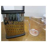 Graters, Food scale, garlic press, ...