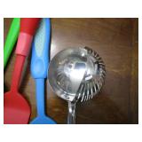 Measuring cups, measuring spoons, a...