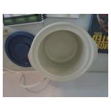 1 Qt Rival small crockpot with 4 co...