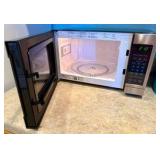 700 WATT GE Appliances Microwave