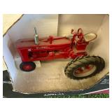 IH McCormick Farmall Tractor 1/16 Scale