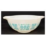 Vintage Pyrex Amish Nesting Mixing Bowls / Vintage Pyrex Butterprint Four Piece Nesting Mixing Bowl Set