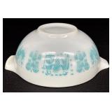 Vintage Pyrex Amish Nesting Mixing Bowls / Vintage Pyrex Butterprint Four Piece Nesting Mixing Bowl Set