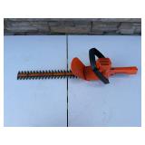 Black & Decker 16-In Hedge Trimmer No. 8124 - 120V, 2.4A, Type 7, Double Insulated