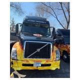 2016 VOLVO Semi Truck