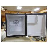 Chefmate Thermoelectric Mini Refrigerator