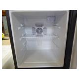 Chefmate Thermoelectric Mini Refrigerator