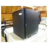 Chefmate Thermoelectric Mini Refrigerator