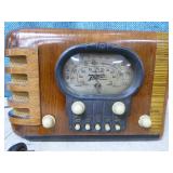 Vintage 1939 Zenith Wood Table Radio